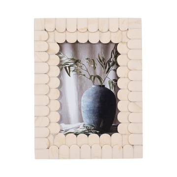 Resin 4" x 6" Scalloped Photo Frame - Ivory