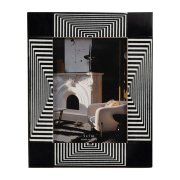 Resin 5 x 7" Geo Lines Photo Frame - Black / White